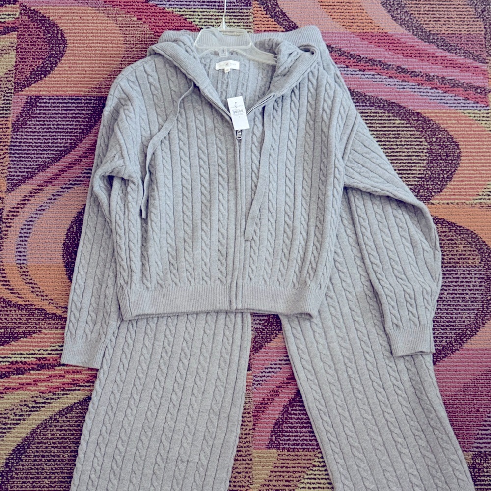 Lou & Grey Gray Cable Knit Set